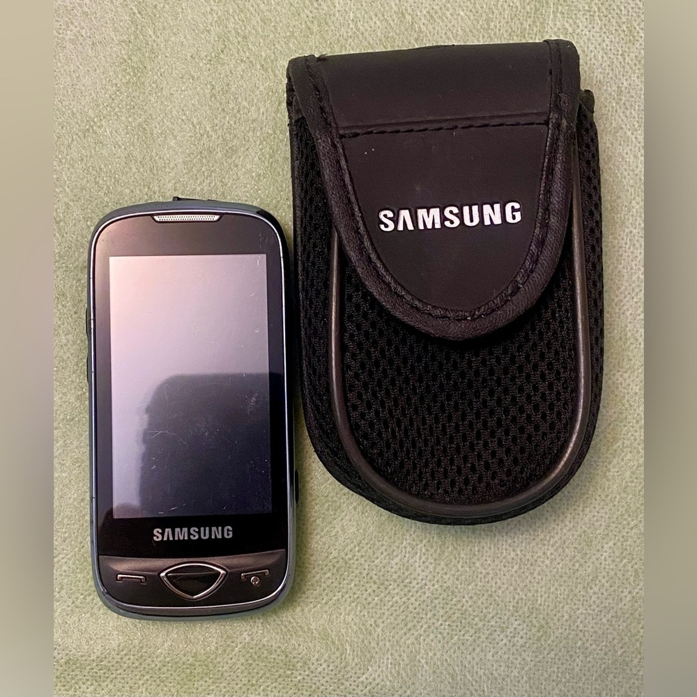 Samsung Black Cell Phone with Holster